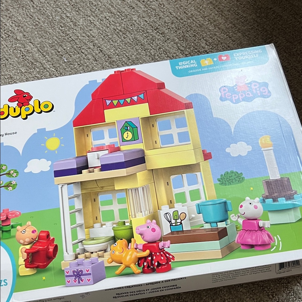 Lego Peppa Pig Birthday House - Yellow & Red Playset - Box damaged in transport - Picture 9 of 10